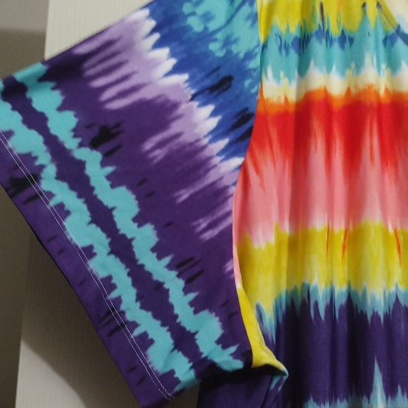 Avenue rainbow watercolor poly blend SS dress with ruffle hem size 30/32 - Picture 2 of 6